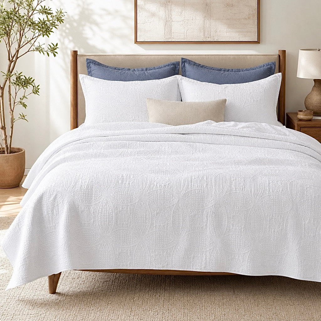 NEW West Elm White Embroidered Boho Bedding Quilt Coverlet Bedding & Sham Set