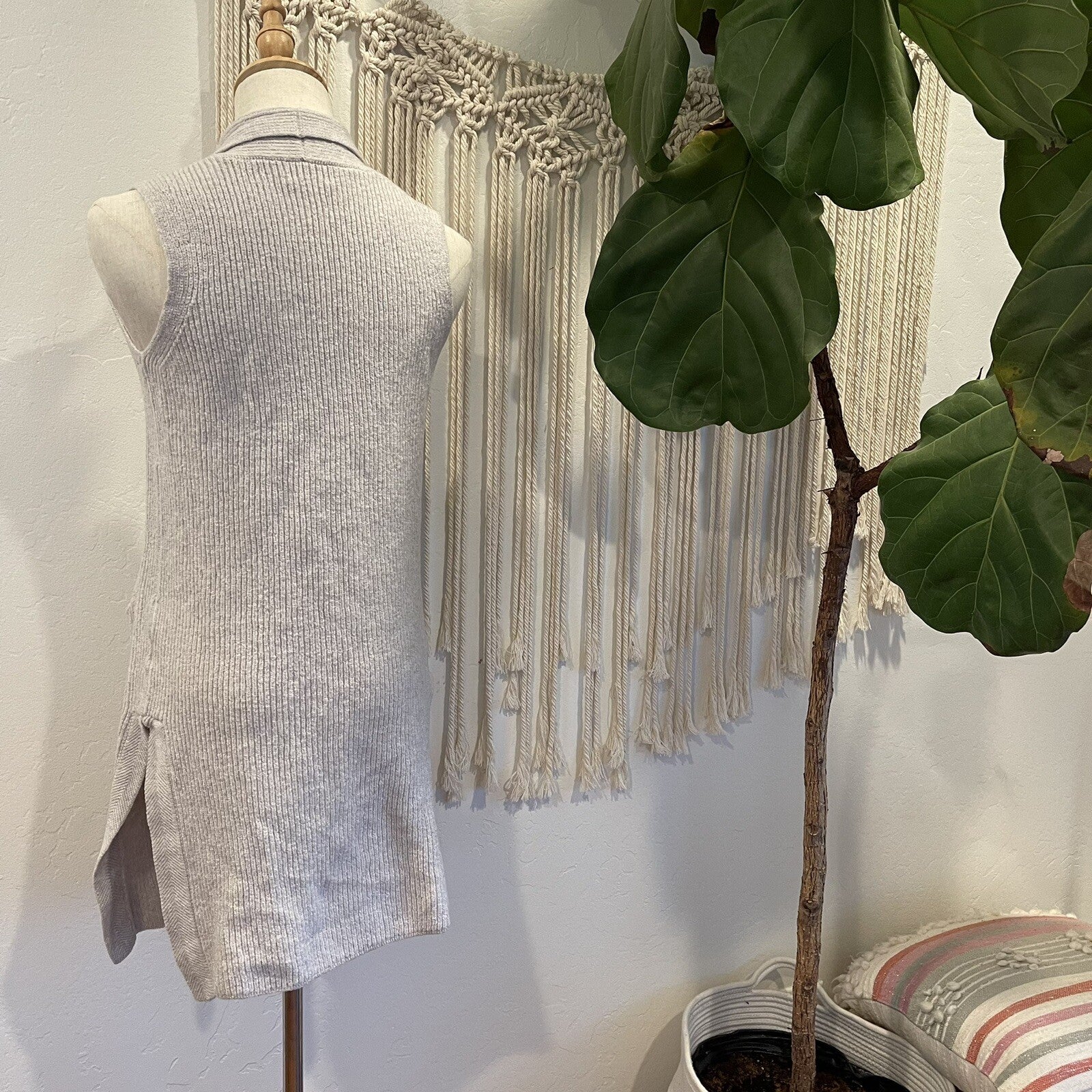 Wilfred Grey Wool Knit Sweater Vest Top Pockets Coat - Size Small (Worn Once)