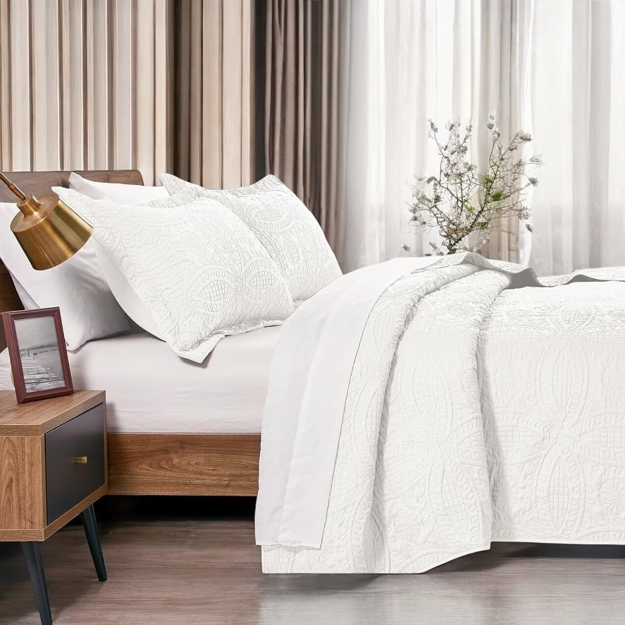 NEW West Elm White Embroidered Cal / King Boho Bedding Quilt Coverlet & Sham Set