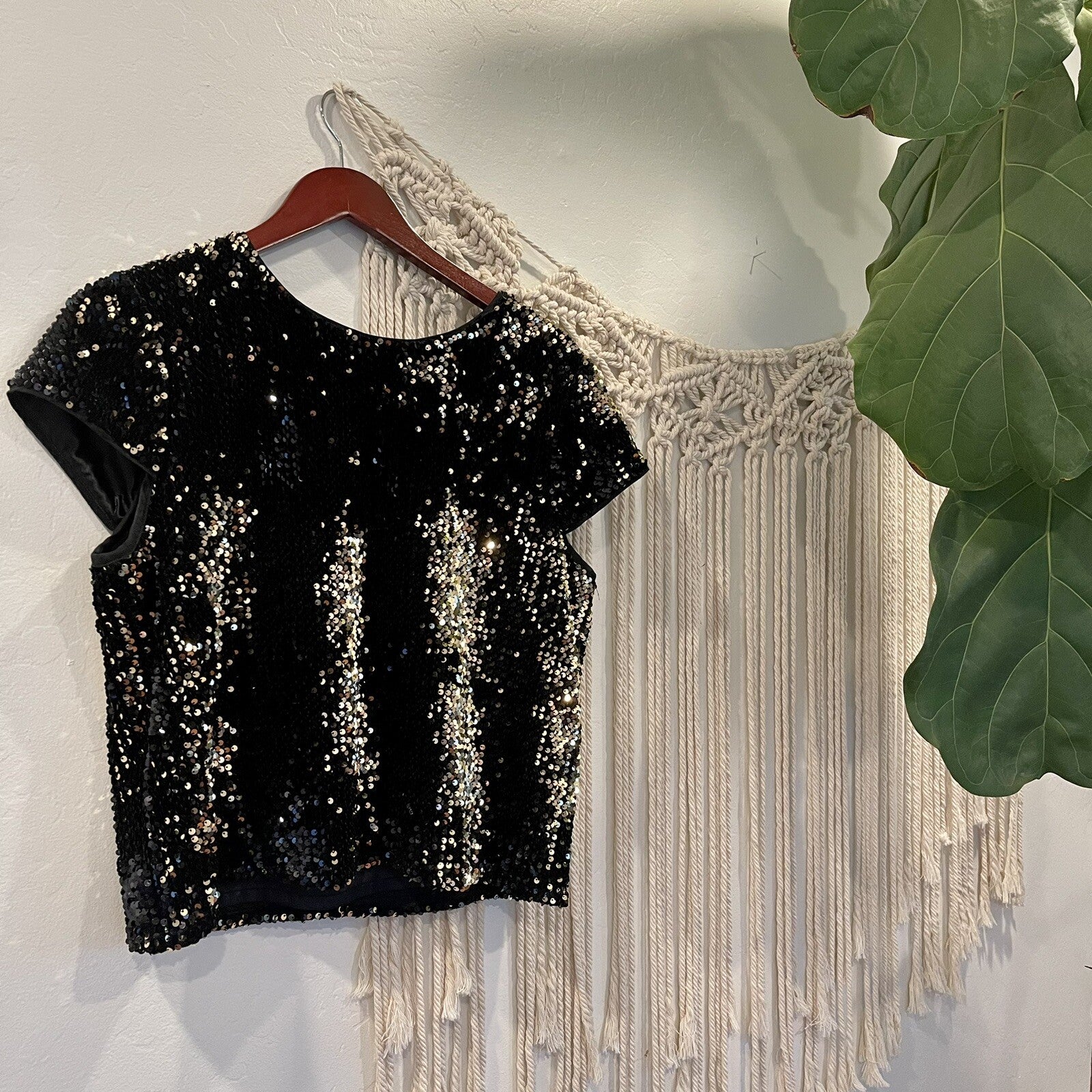 Milly Designer Black & Gold Sequin Glitter Sparkle Crop Tee Shirt Top - Large