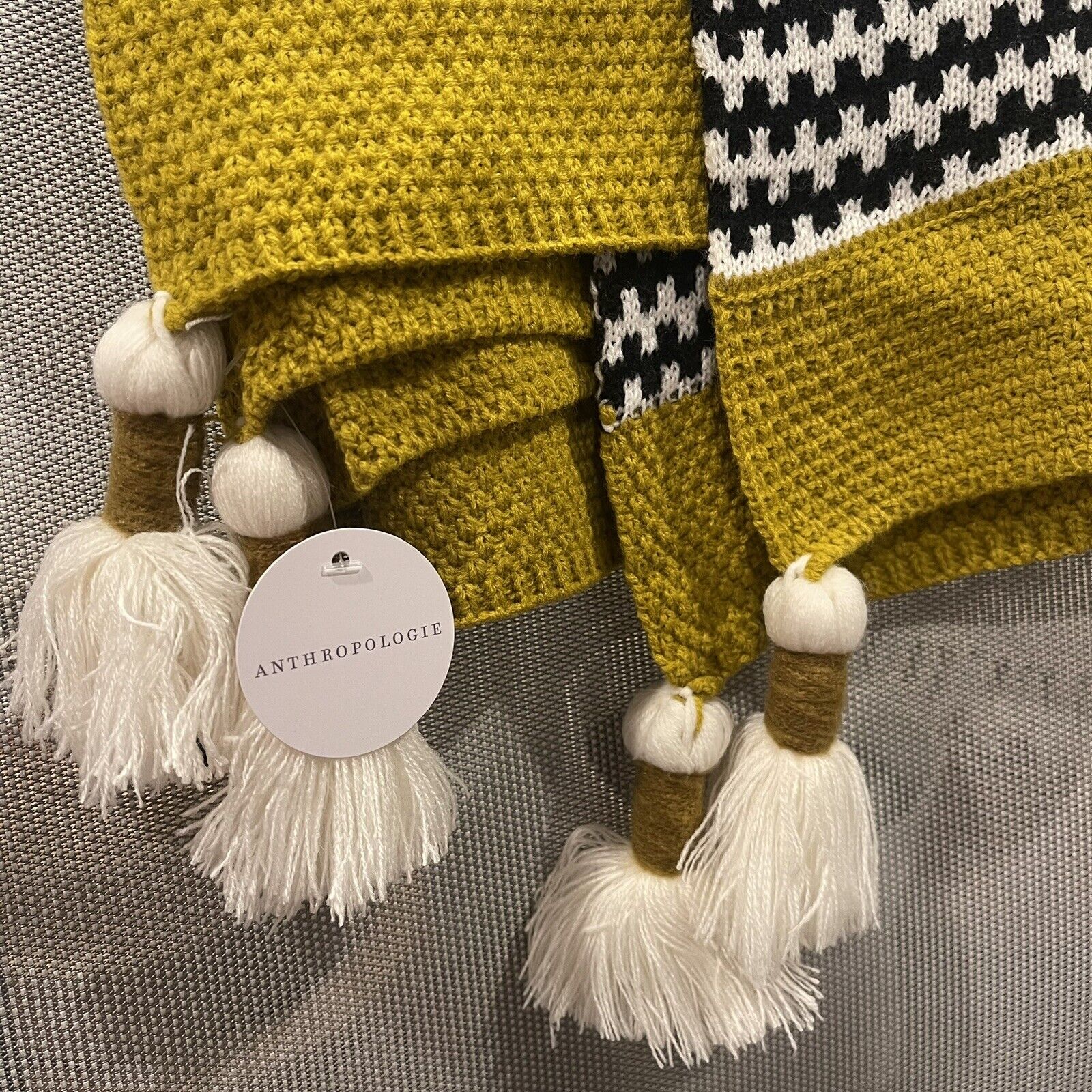 New Anthropologie Boho Tassel Pom Pom Knit Throw Blanket Bedding - 48" x 60"