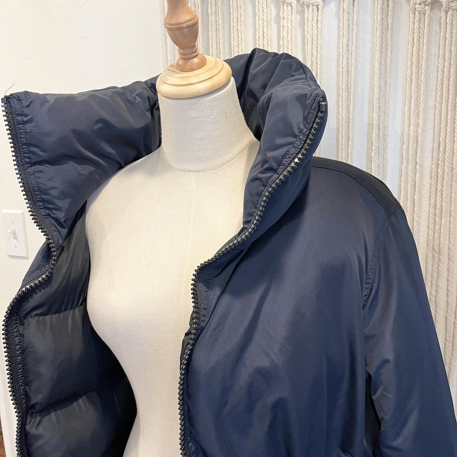 Club Monaco Navy Blue & Black Leander Zip Puffer Jacket Coat Parka - Size Large