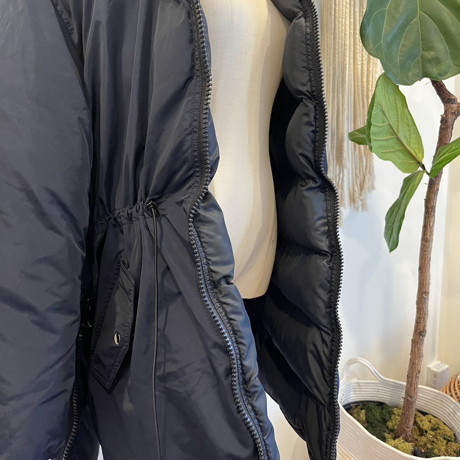 Club Monaco Navy Blue & Black Leander Zip Puffer Jacket Coat Parka - Size Large