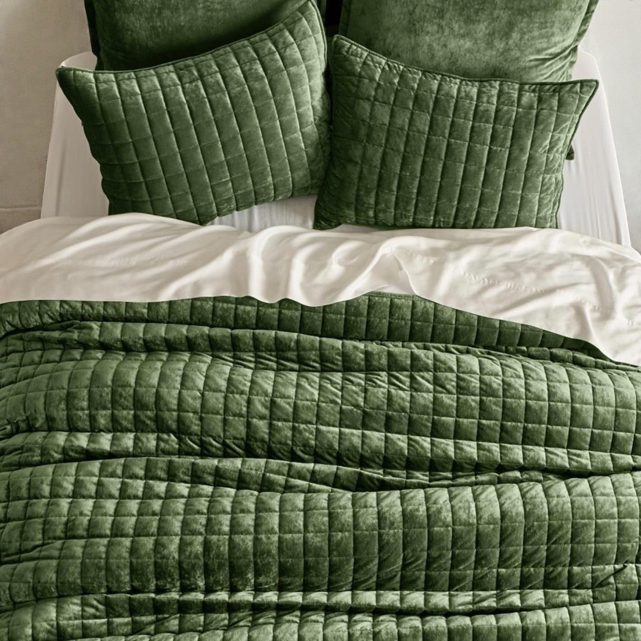 NEW West Elm Green Velvet Luxury Queen / King Size Bedding Comforter & Sham Set