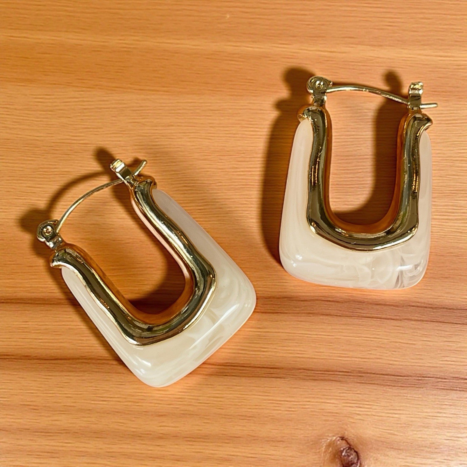 NEW Anthropologie White Resin & Gold Plated Chunky Hoop Dangle Earrings Jewelry