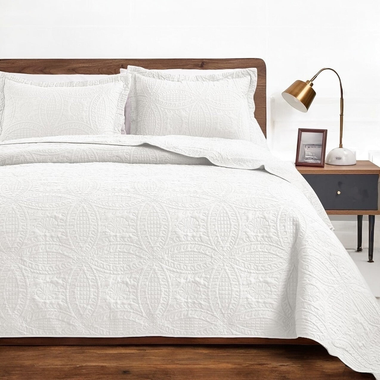 NEW West Elm White Embroidered Cal / King Boho Bedding Quilt Coverlet & Sham Set
