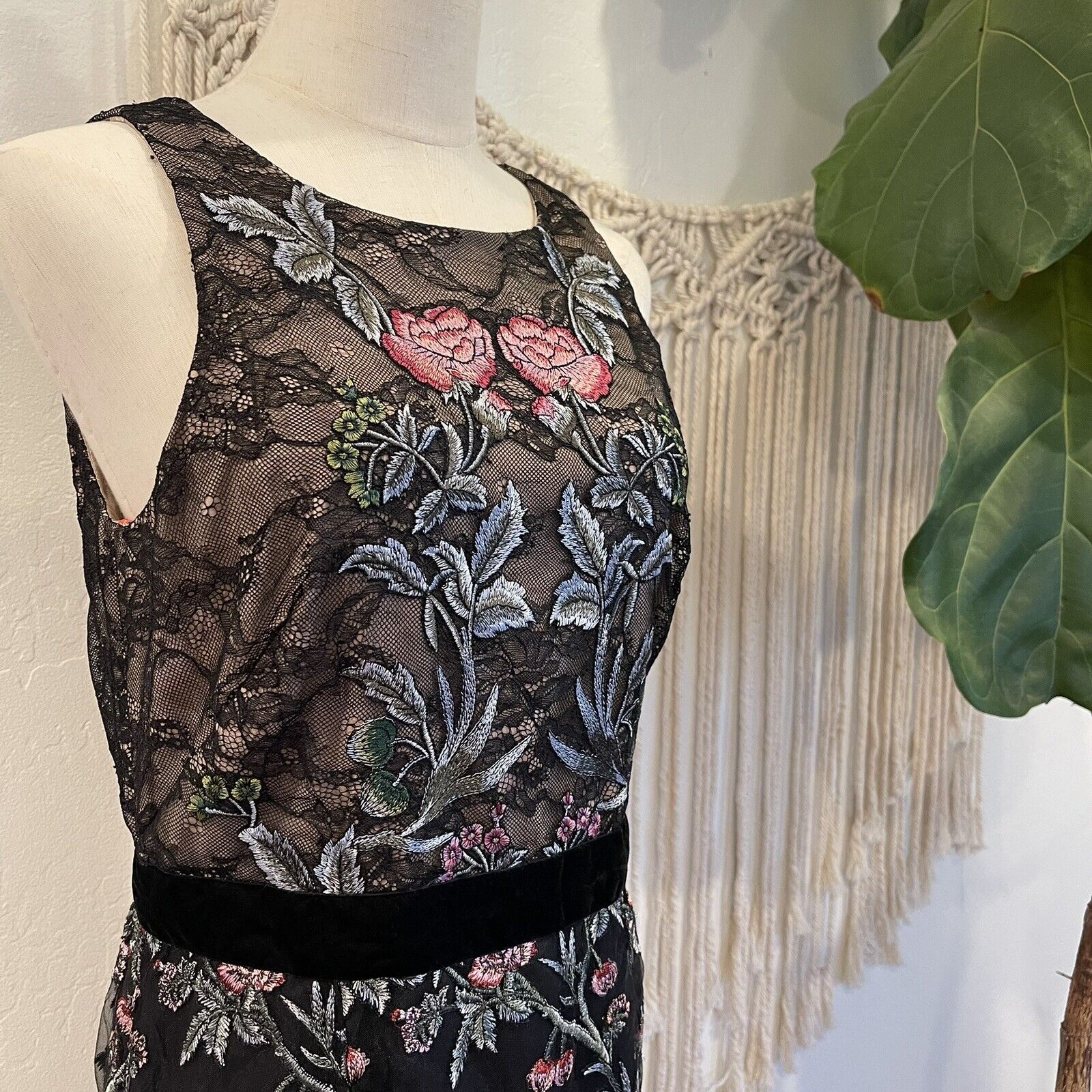 Monique Lhuillier Sheer Black Floral Rose Embroidered Lace Dress - Large / 12