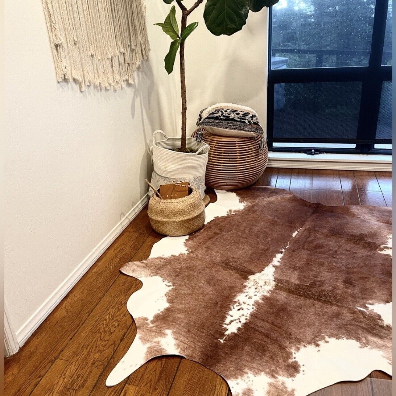 NEW West Elm XL Faux Cowhide Fur Leather White Area Rug Boho Floor - 6’ x 5’