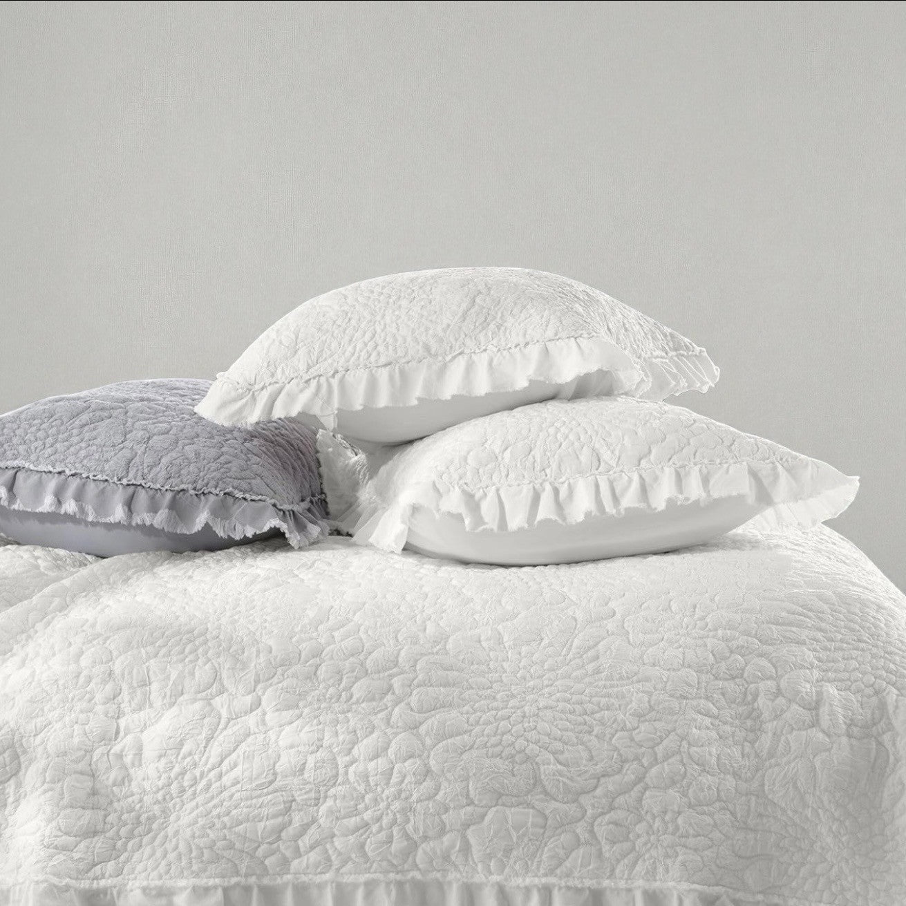 NEW Anthro White Cream Boho Ruffle Crinkle Queen / King Bedding Quilt & Sham Set