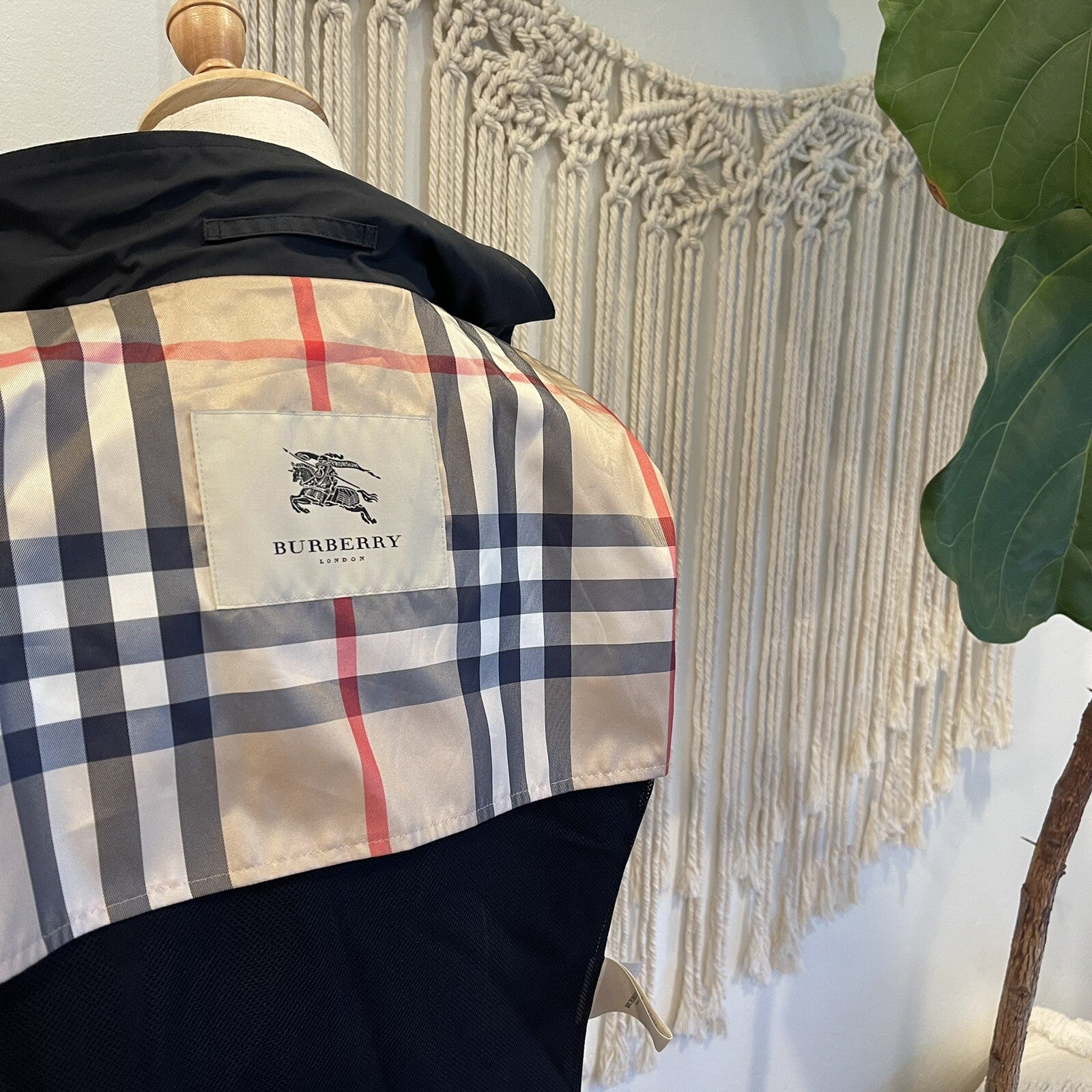 Burberry Women's Black Trench Coat Nylon Rain Coat Jacket - Size Large / 12 - 14