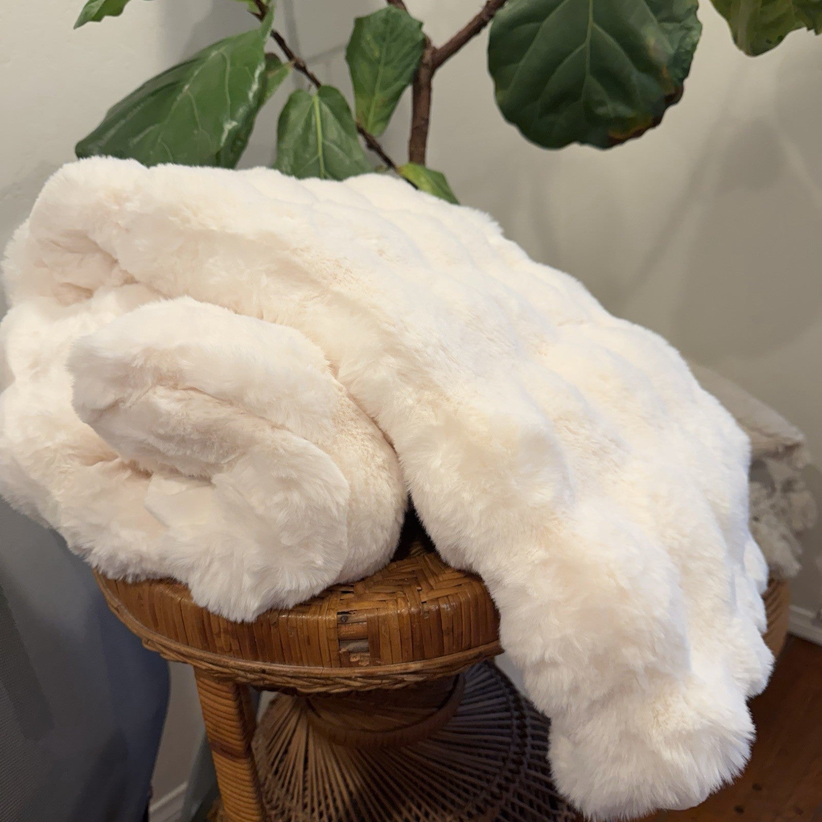 NEW West Elm Boho Ivory Faux Rabbit Fur Plush Throw Blanket Bedding - 50" x 60"