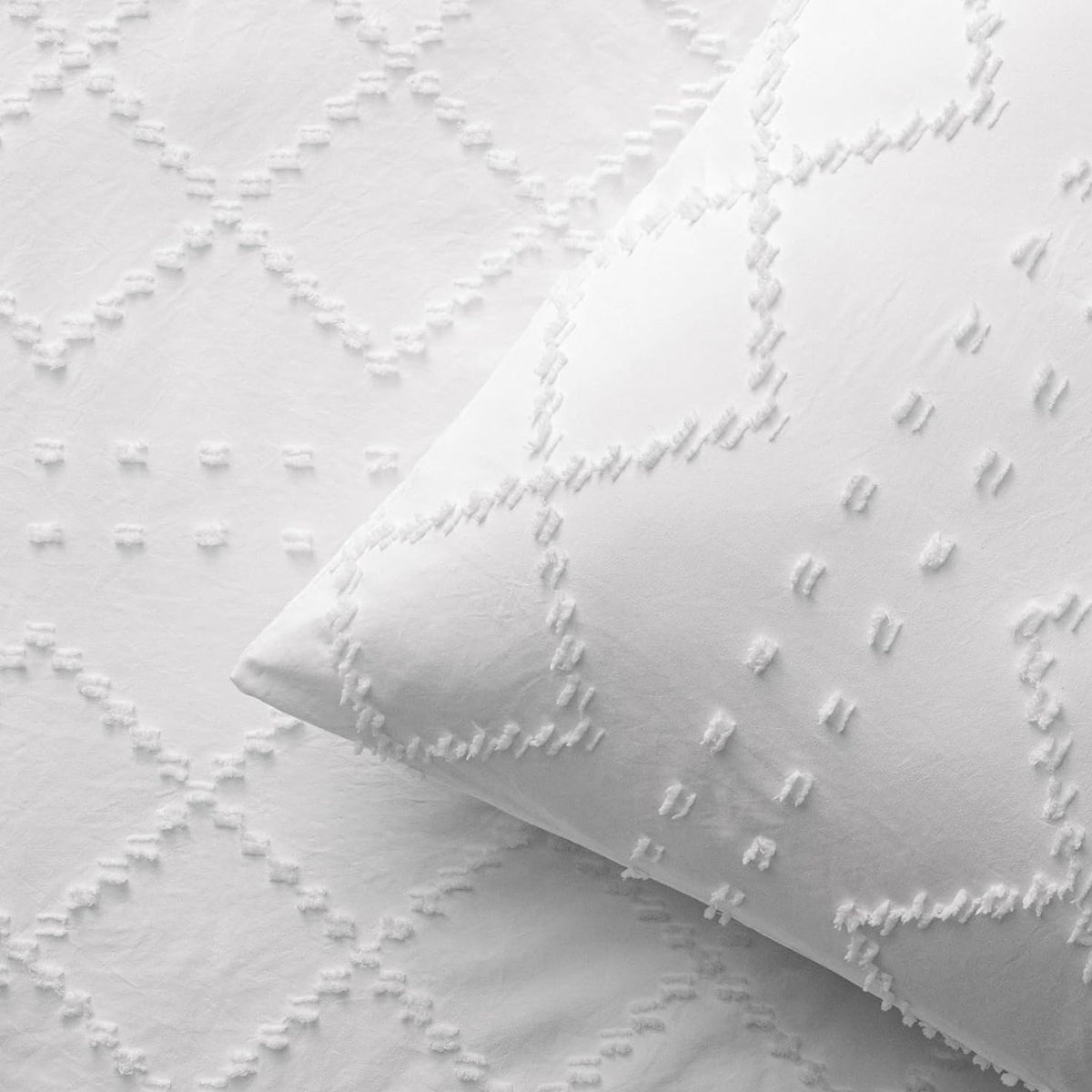 NEW Anthropologie White Queen / King Embroidered Tassel Bedspread Duvet Sham Set