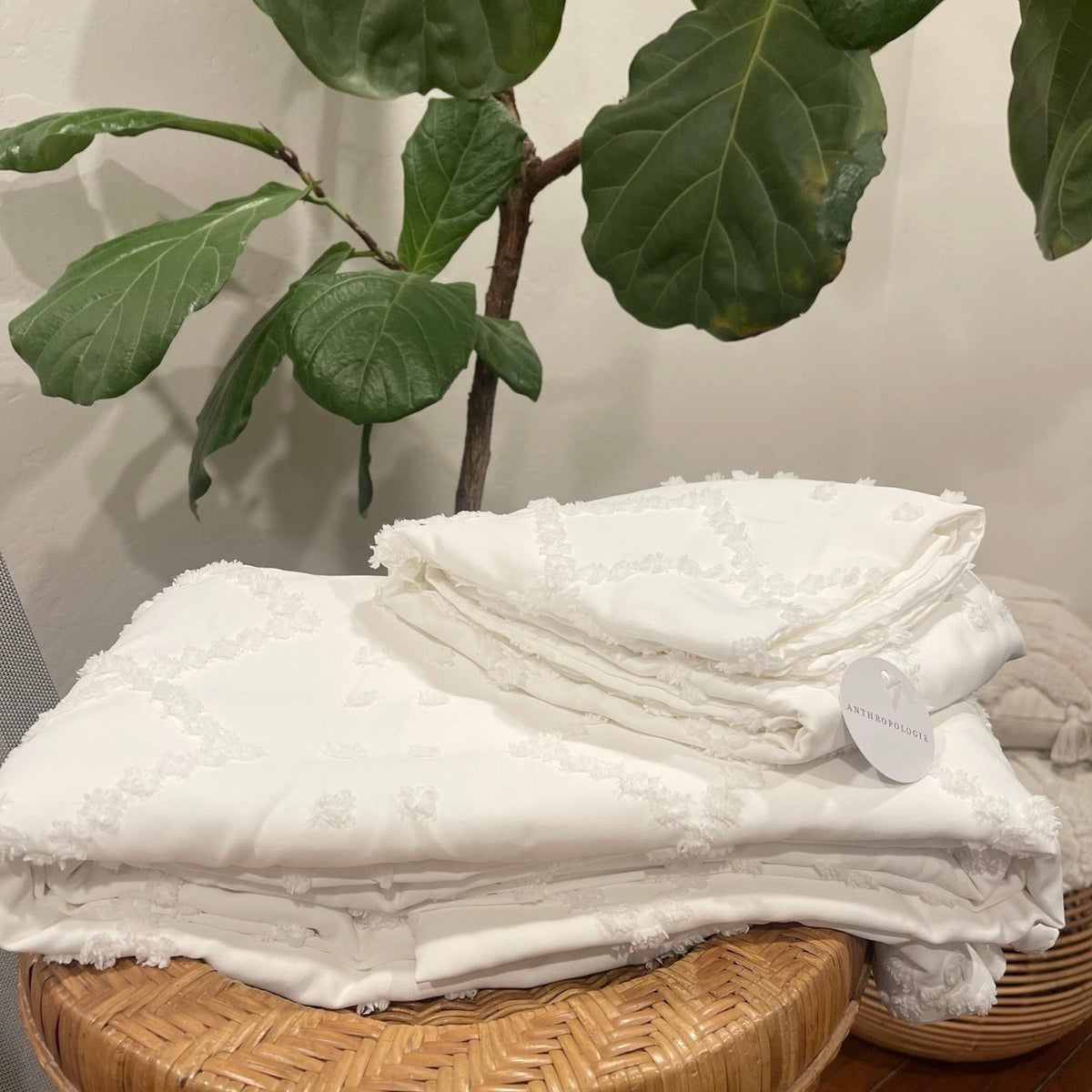 NEW Anthropologie White Queen / King Embroidered Tassel Bedspread Duvet Sham Set