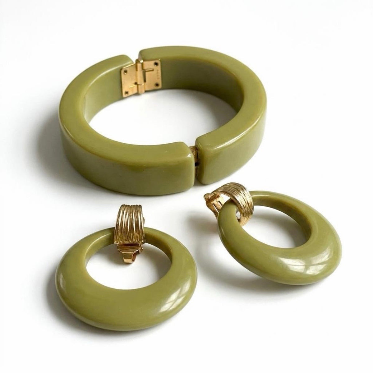 Vintage Bakelite 1930s Green Gold Clamper Hinged Bracelet & Earring Jewelry Set