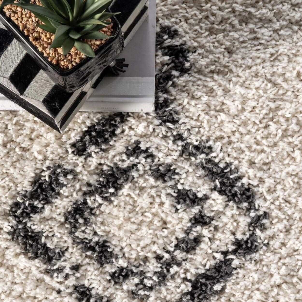 NEW West Elm White Black Boho Tassel Geometric Shag Area Rug Carpet - 5' x 8'