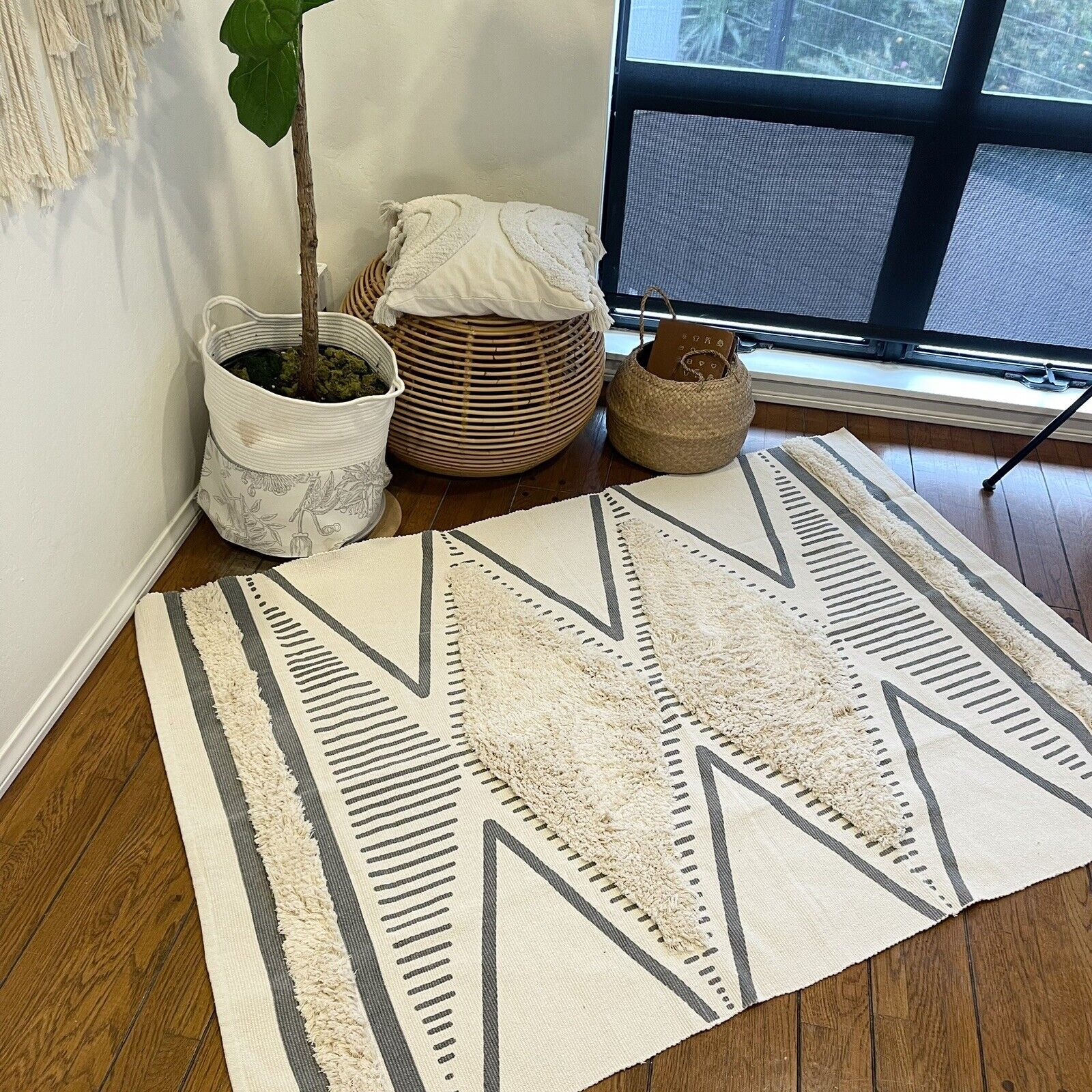 NEW West Elm White Cream Boho Tassel Geometric Indoor Outdoor Area Rug - 4' x 6'