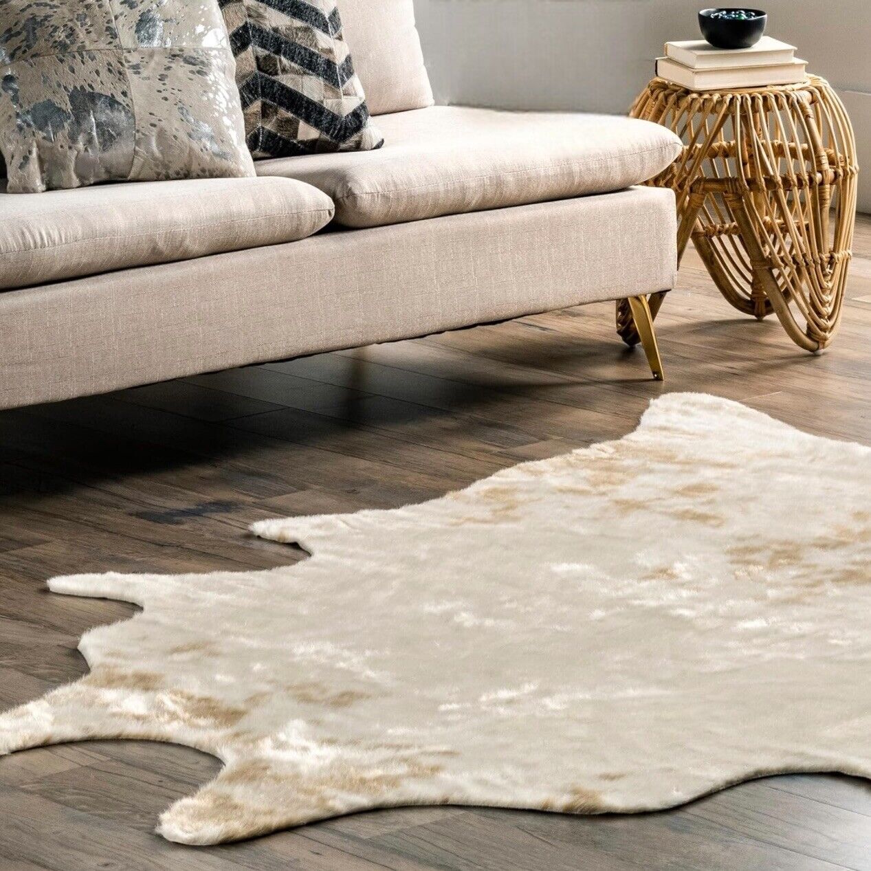 NEW West Elm XL Faux Fur Cowhide White Beige Area Rug Boho Carpet - 7’ x 5’