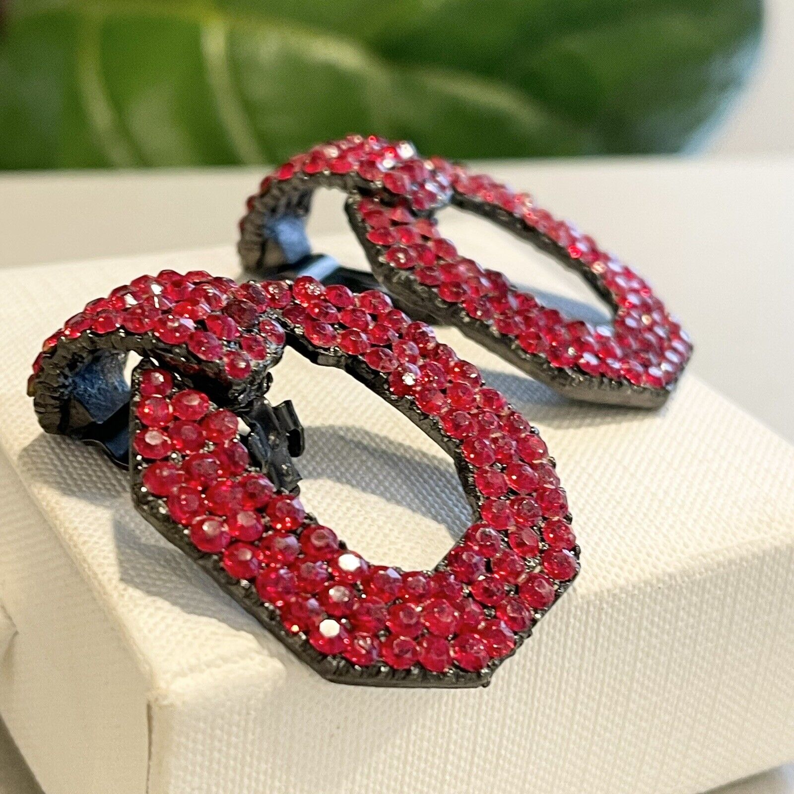 Vintage 1980s Thelma Deutsch Red Crystal & Gun Metal Clip-on Dangle Earrings