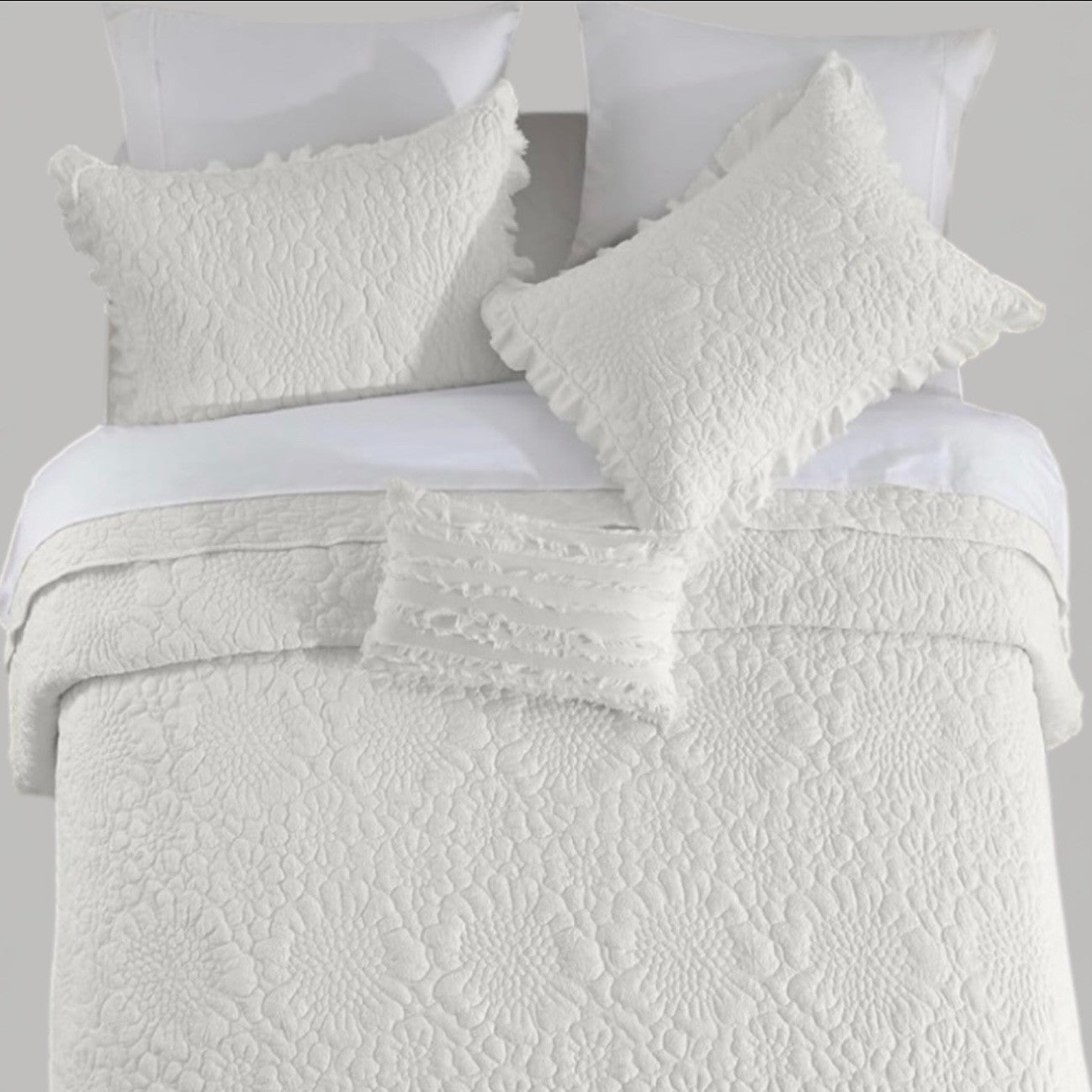 NEW Anthro White Cream Boho Ruffle Crinkle Queen / King Bedding Quilt & Sham Set