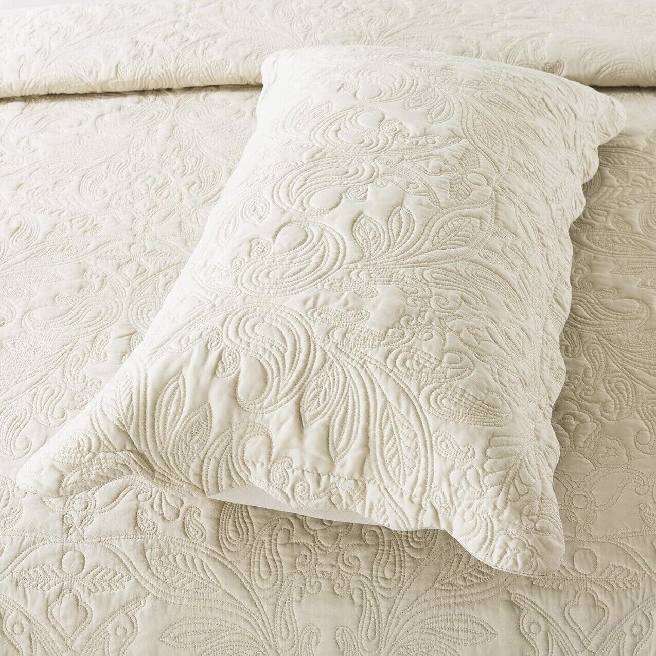 NEW Anthropologie White Cream King Reversible Quilt Bedspread Blanket Sham Set