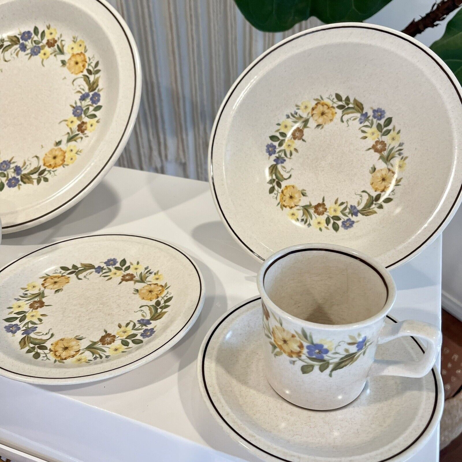 Vintage Nikko 12-Piece Buttercup Pattern China Stoneware Dish Dinnerware Set