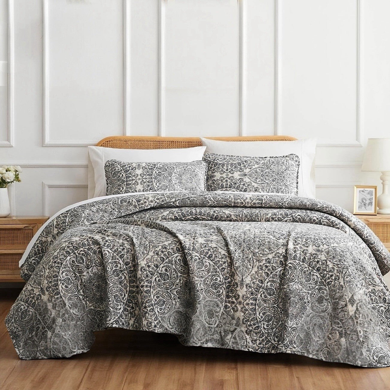 NEW West Elm Black & White Full / Queen Paisley Bedspread Quilt & Sham Case Set