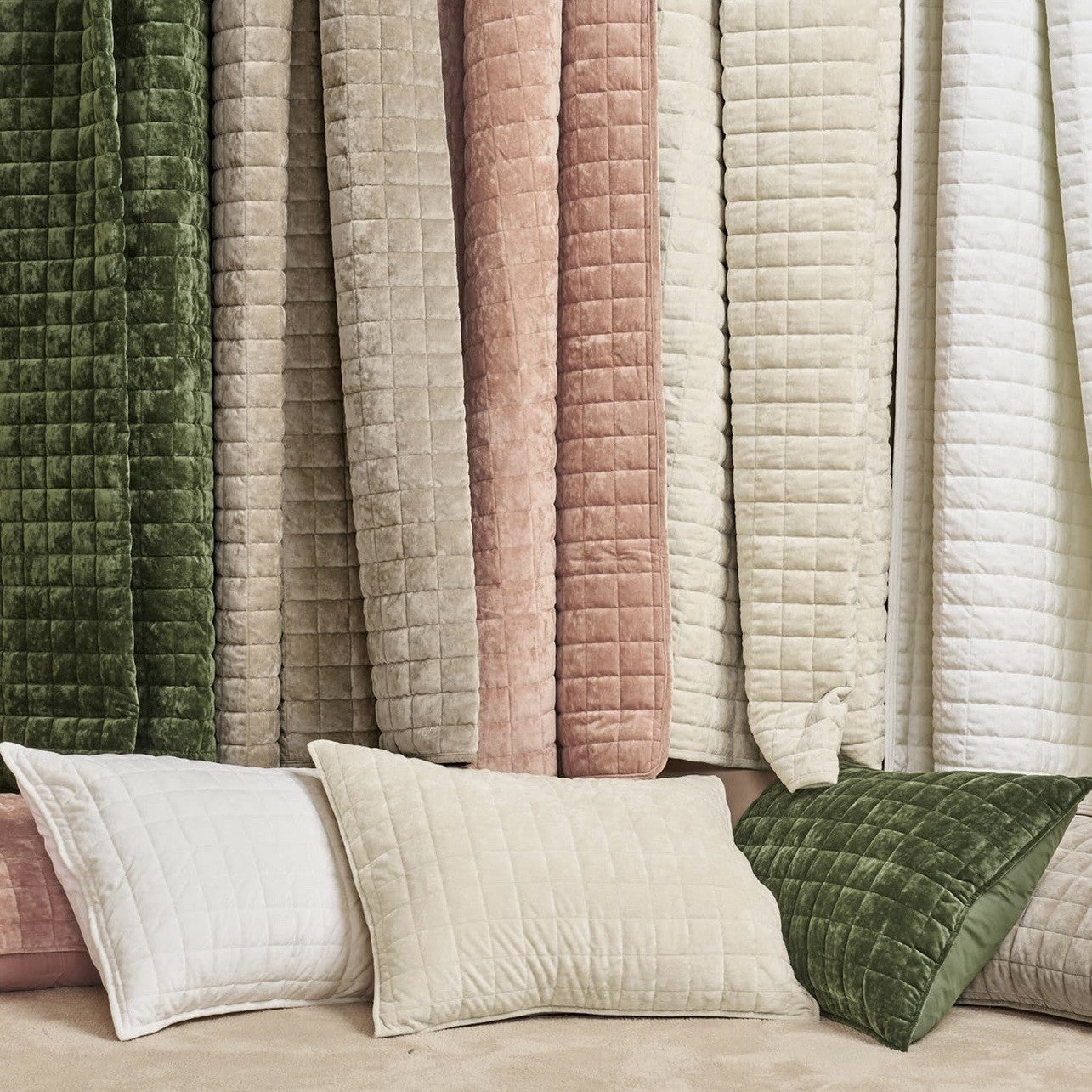NEW West Elm Green Velvet Luxury Queen / King Size Bedding Comforter & Sham Set