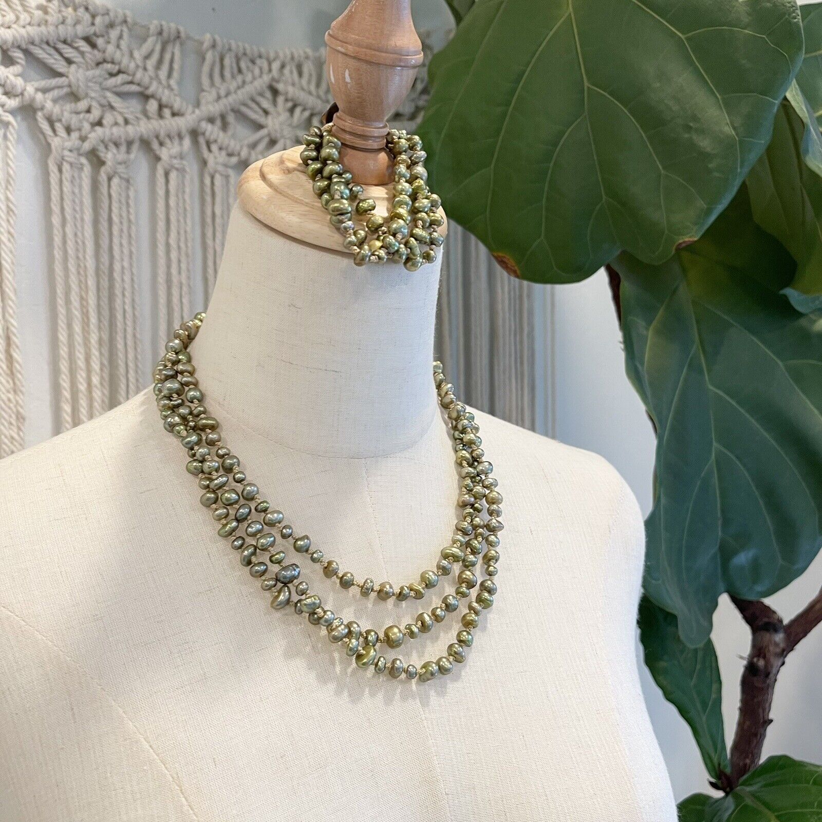 Vintage Green Pearl Ceramic Long Beaded Layered Necklace & Bracelet Jewelry Set