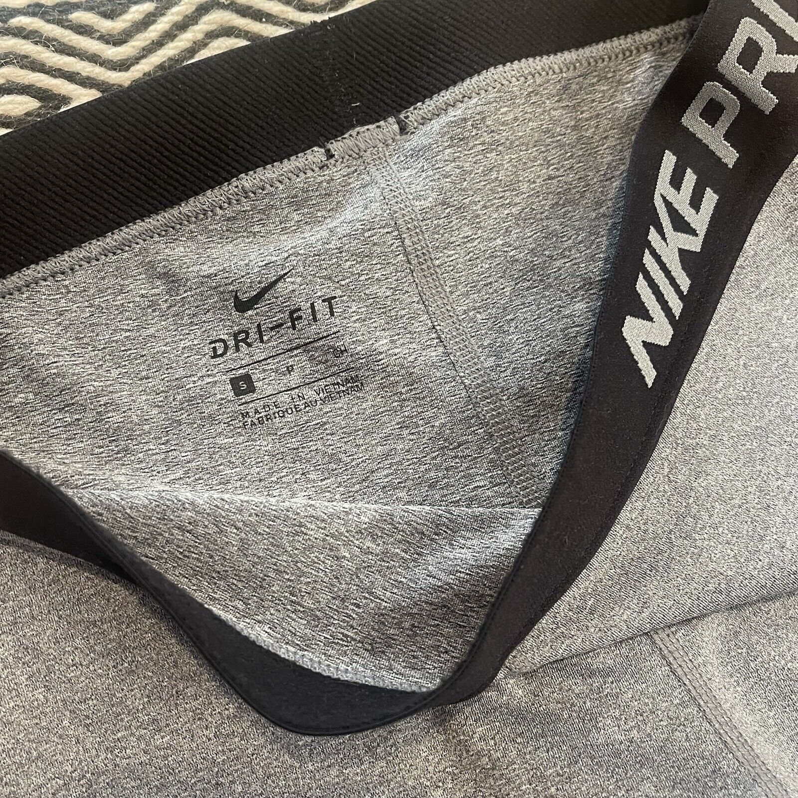 Nike Gray Black Dri-Fit Stretch Yoga Leggings Pants Workout Gear - Size Small