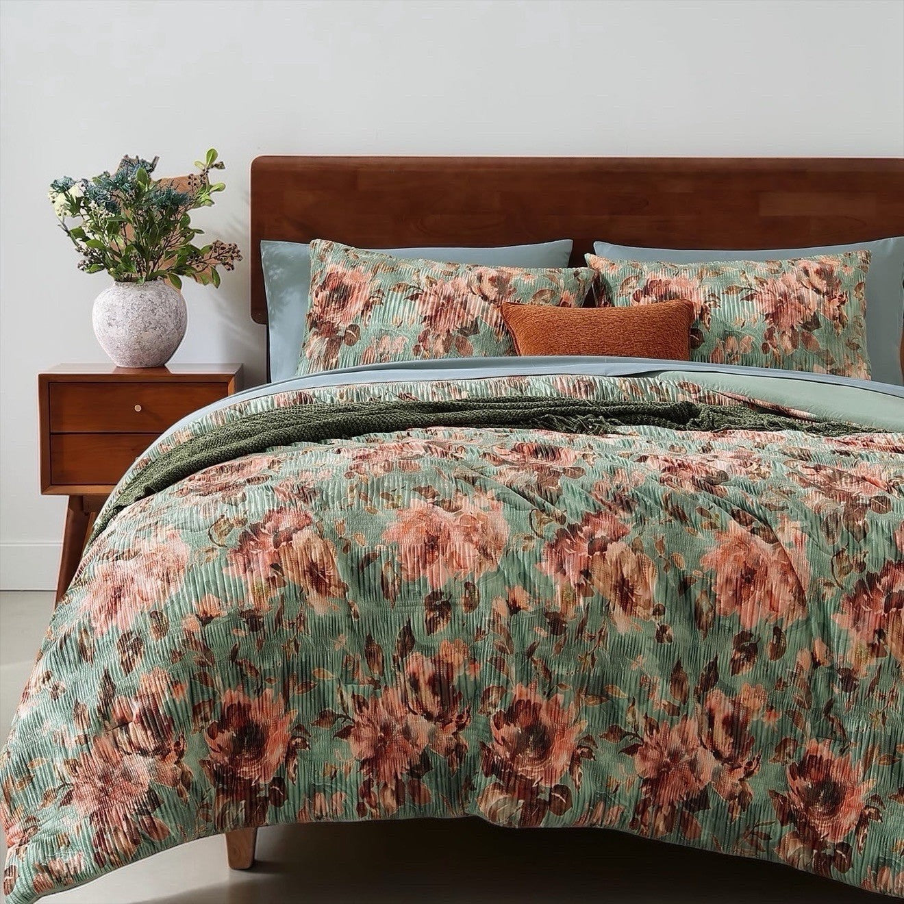 NEW Anthro 7 Piece Green Velvet Boho Queen / King Bedding Comforter & Sham Set