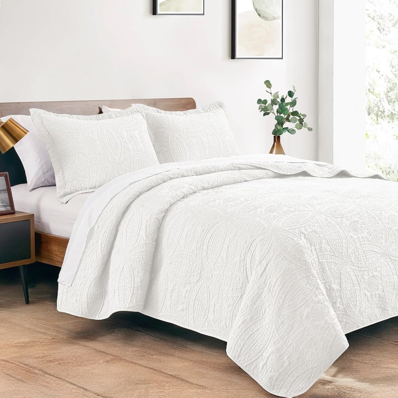 NEW West Elm White Embroidered Cal / King Boho Bedding Quilt Coverlet & Sham Set