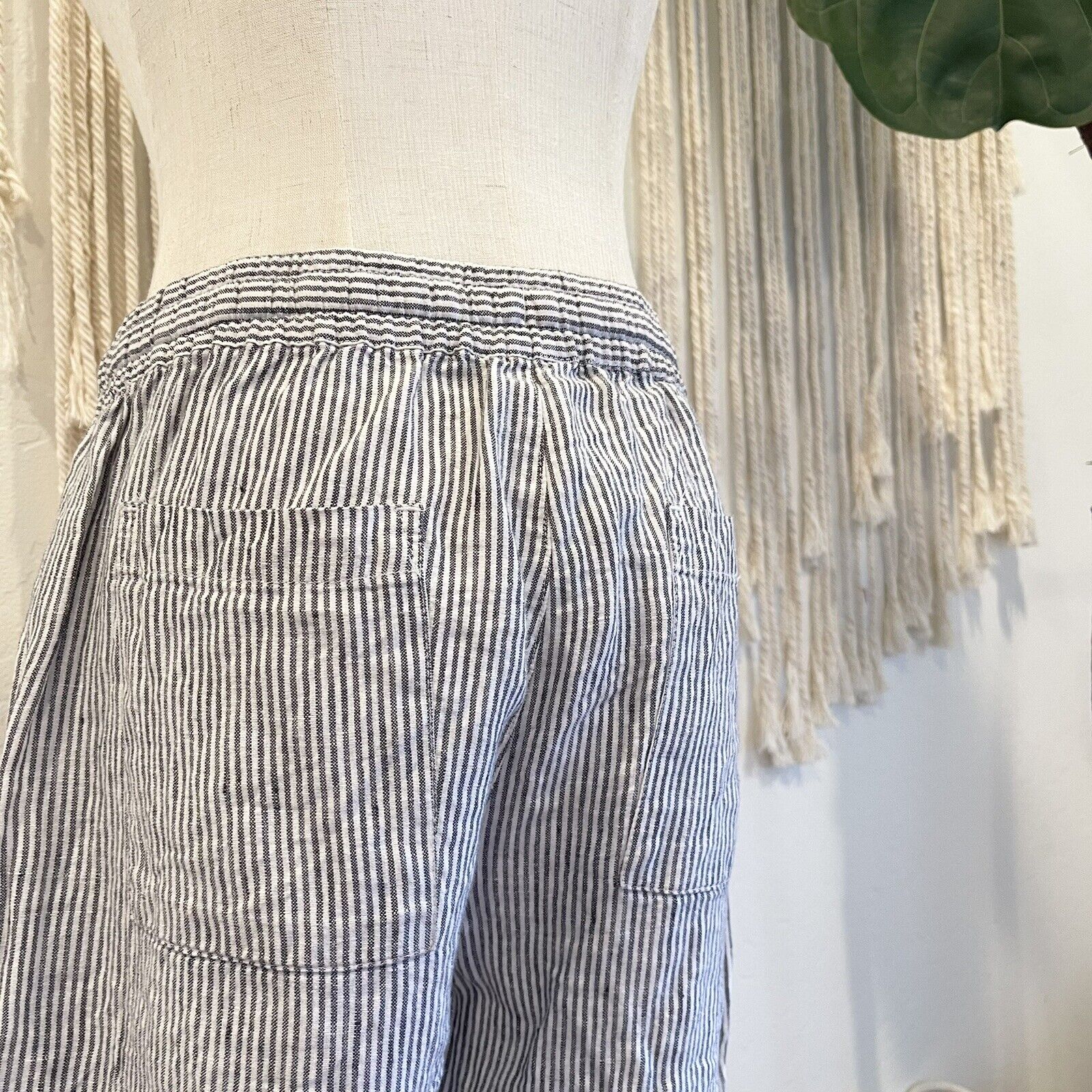 Roots Linen Blue & White Striped Relaxed Jogger Cropped Pants Slacks - Medium