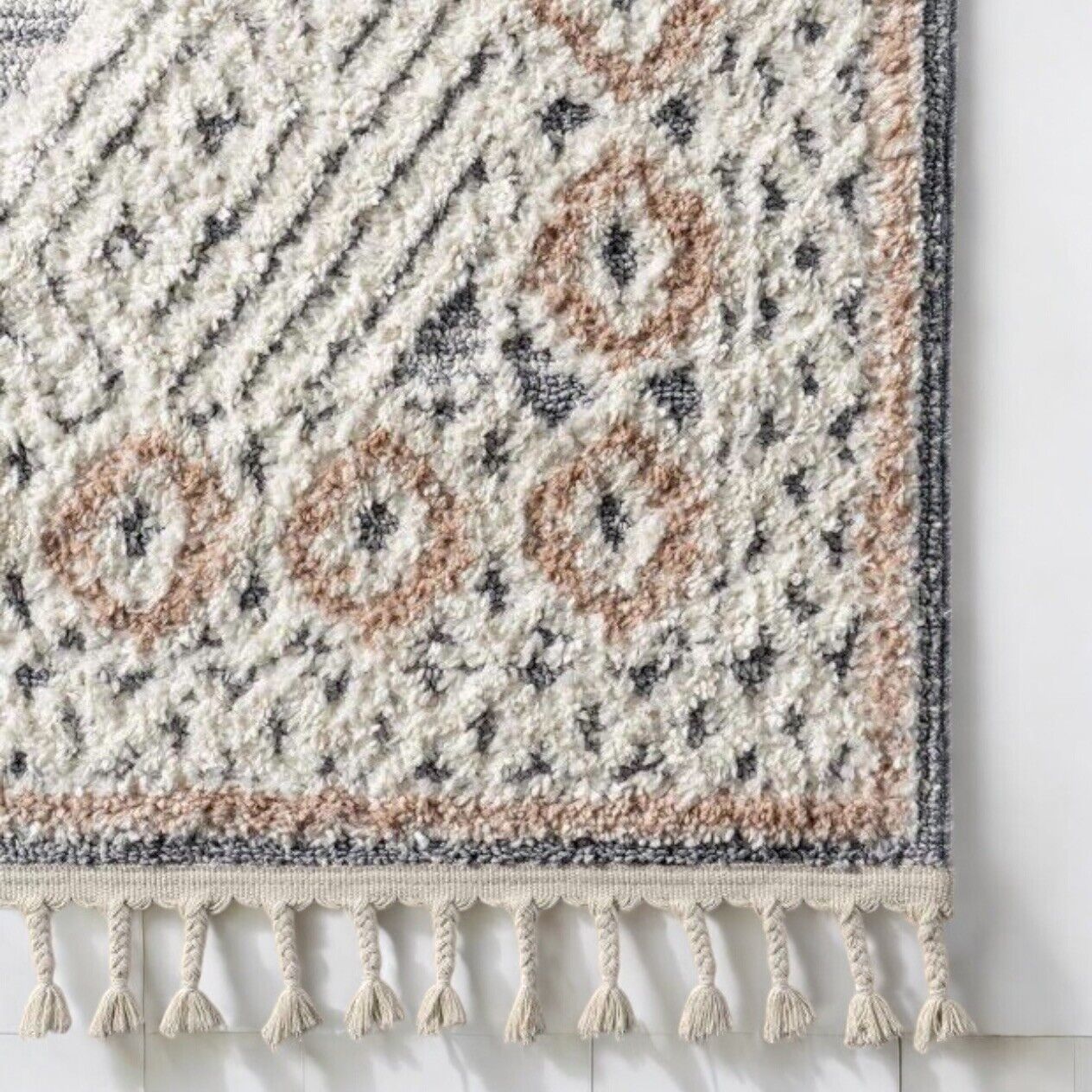 NEW West Elm White Cream Boho Tassel Geometric Shag Area Rug Carpet - 5' x 8'