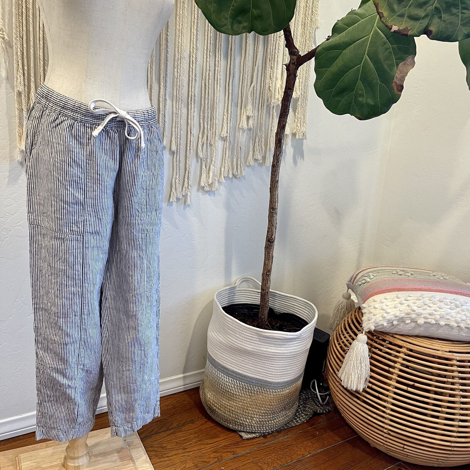 Roots Linen Blue & White Striped Relaxed Jogger Cropped Pants Slacks - Medium