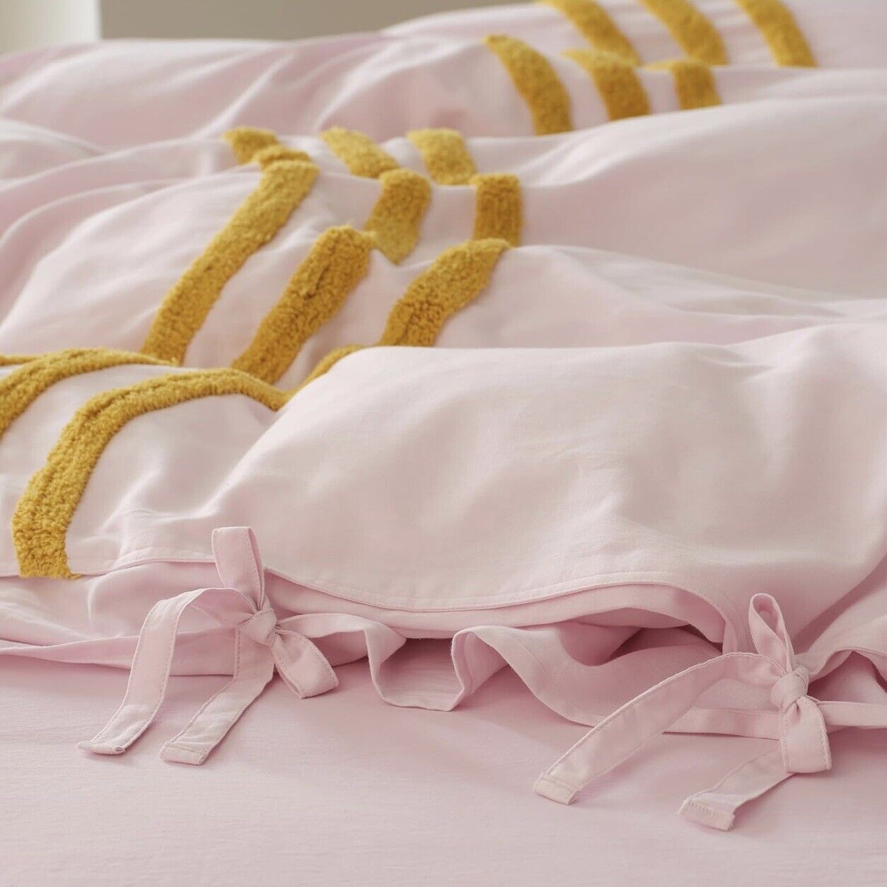 NEW Anthropologie Pink Boho King Size Tufted Fringe Bedding Duvet & Sham Set