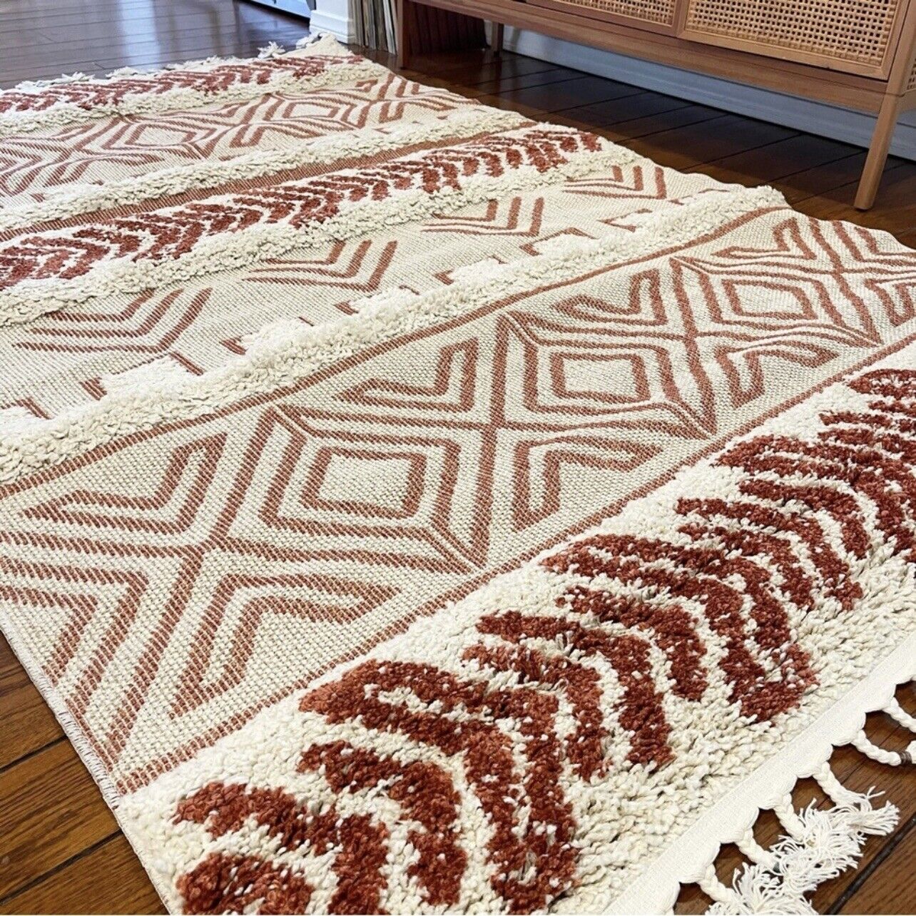 NEW Anthropologie White Red Boho Tassel Geometric Shag Area Rug Carpet - 5' x 7'