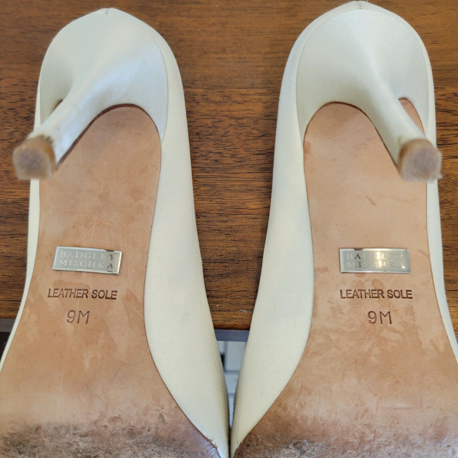 Badgley Mischka Cream Satin Heels Shoes Pumps Diamond Gem Accent | Size 9 / 40