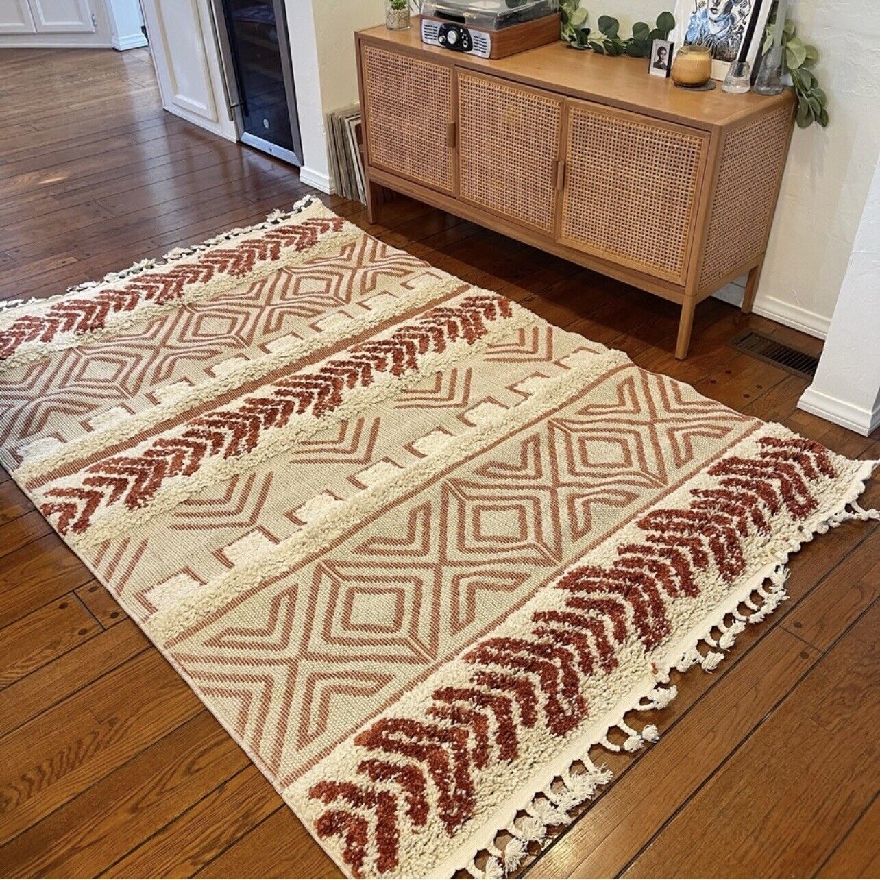 NEW Anthropologie White Red Boho Tassel Geometric Shag Area Rug Carpet - 5' x 7'