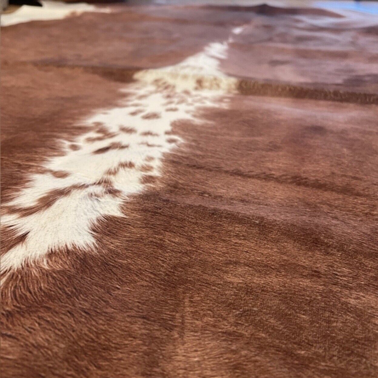 NEW West Elm XL Faux Cowhide Fur Leather White Area Rug Boho Floor - 6’ x 5’