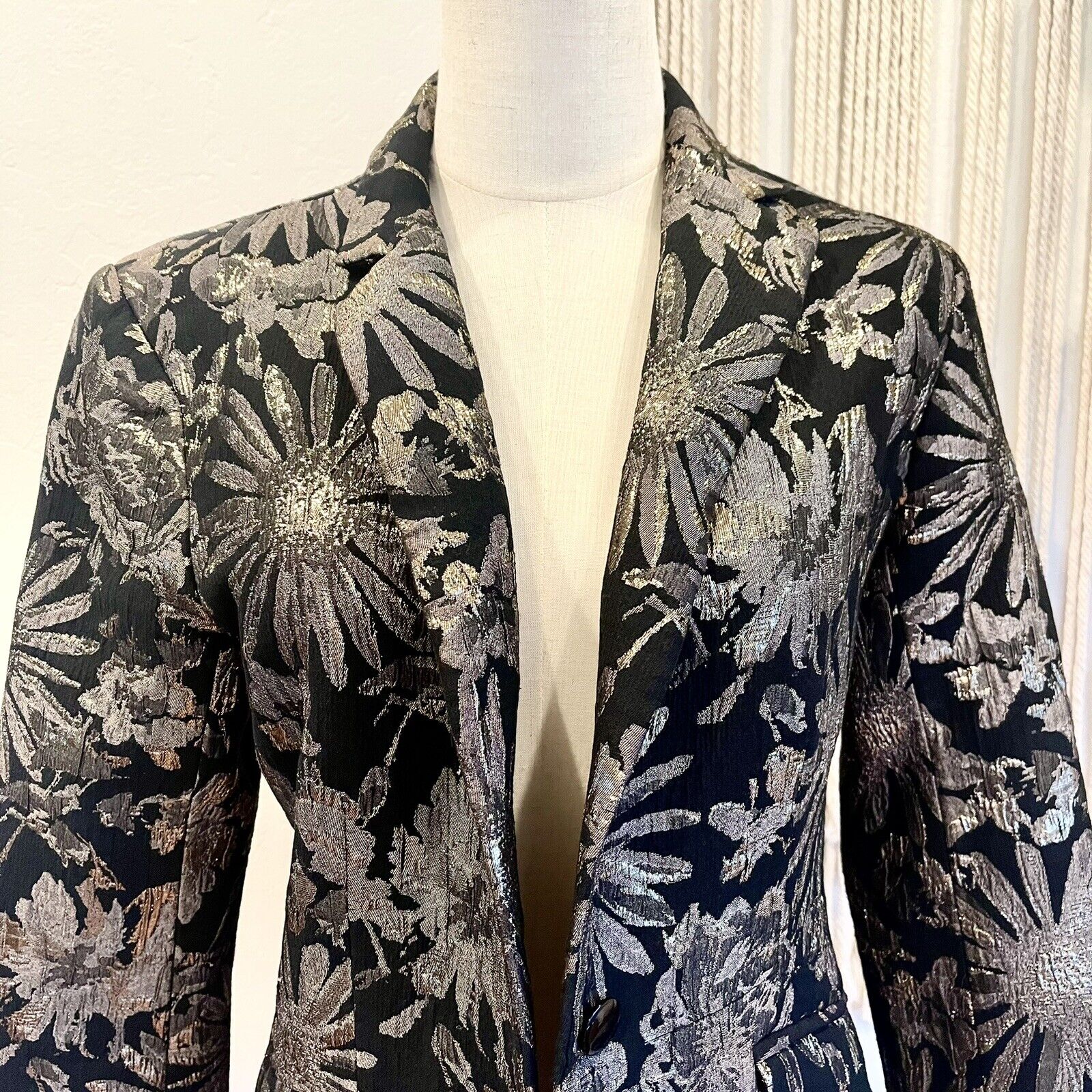 Trina Turk Black & Gold Metallic Floral Vedutta Blazer Jacket Coat - Medium / 8