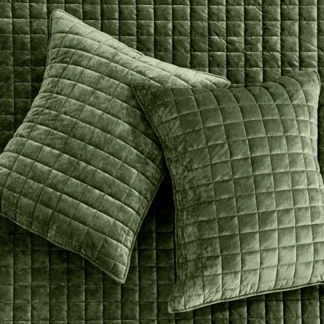 NEW West Elm Green Velvet Luxury Queen / King Size Bedding Comforter & Sham Set
