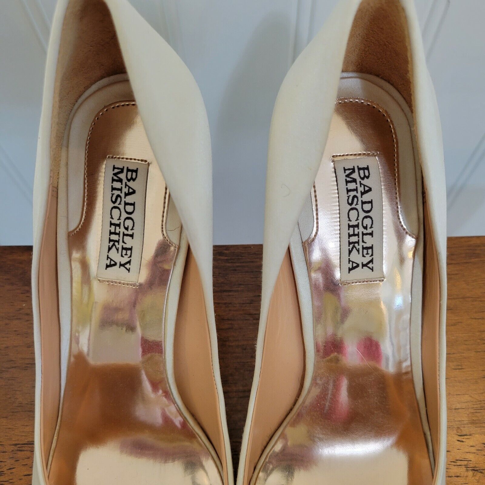 Badgley Mischka Cream Satin Heels Shoes Pumps Diamond Gem Accent | Size 9 / 40