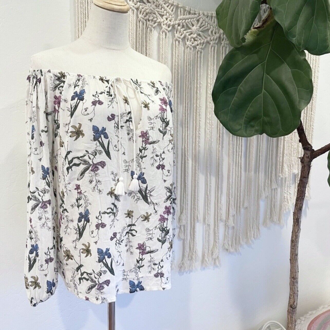 Urban Outfitters Floral Off the Shoulder Peasant Shirt Top Blouse - Size Medium