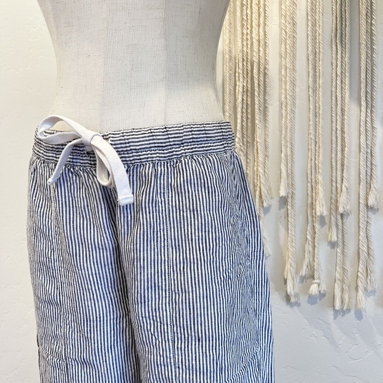 Roots Linen Blue & White Striped Relaxed Jogger Cropped Pants Slacks - Medium