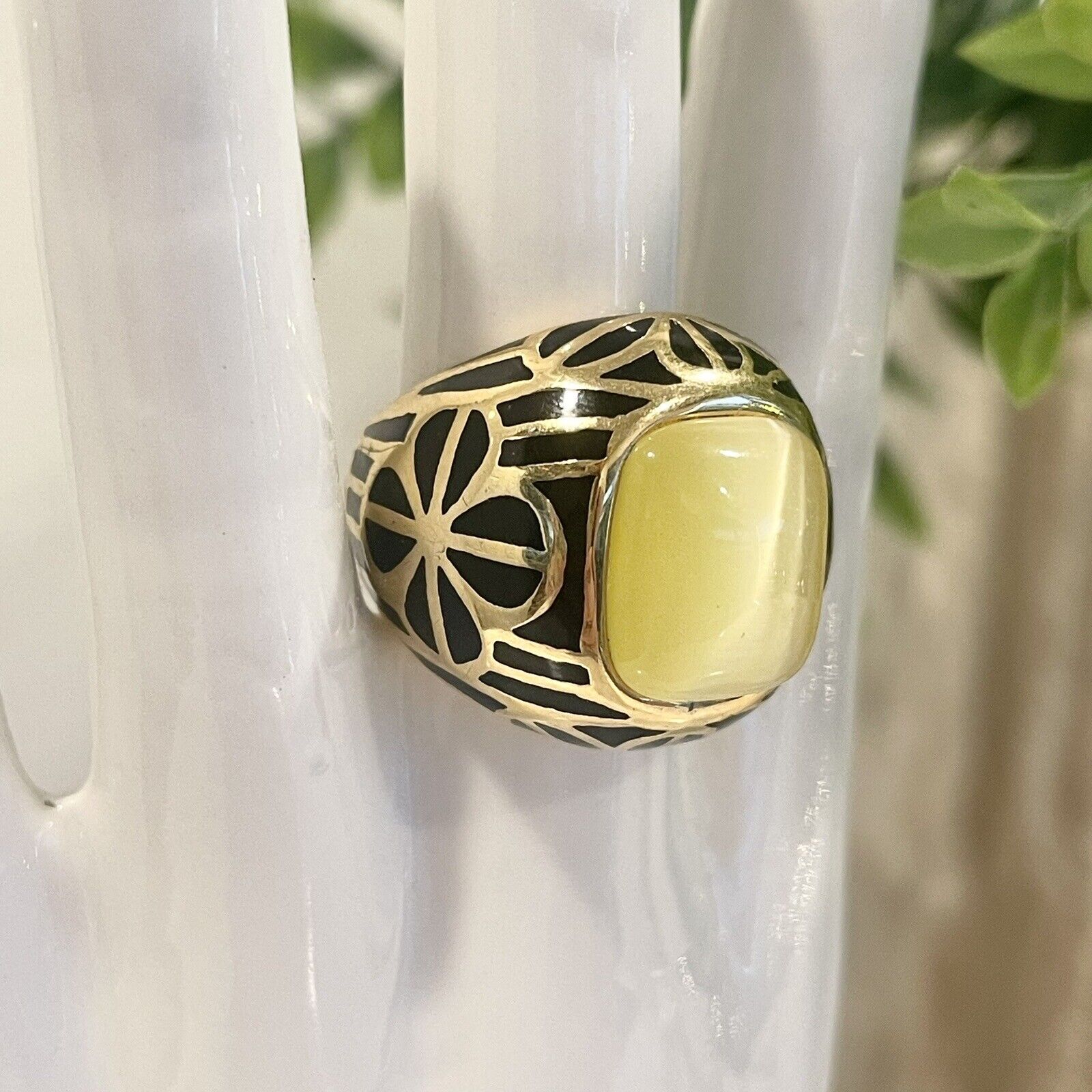 Kate Spade Black Yellow Gold Logo Cocktail Statement Ring Costume Jewelry Size 7