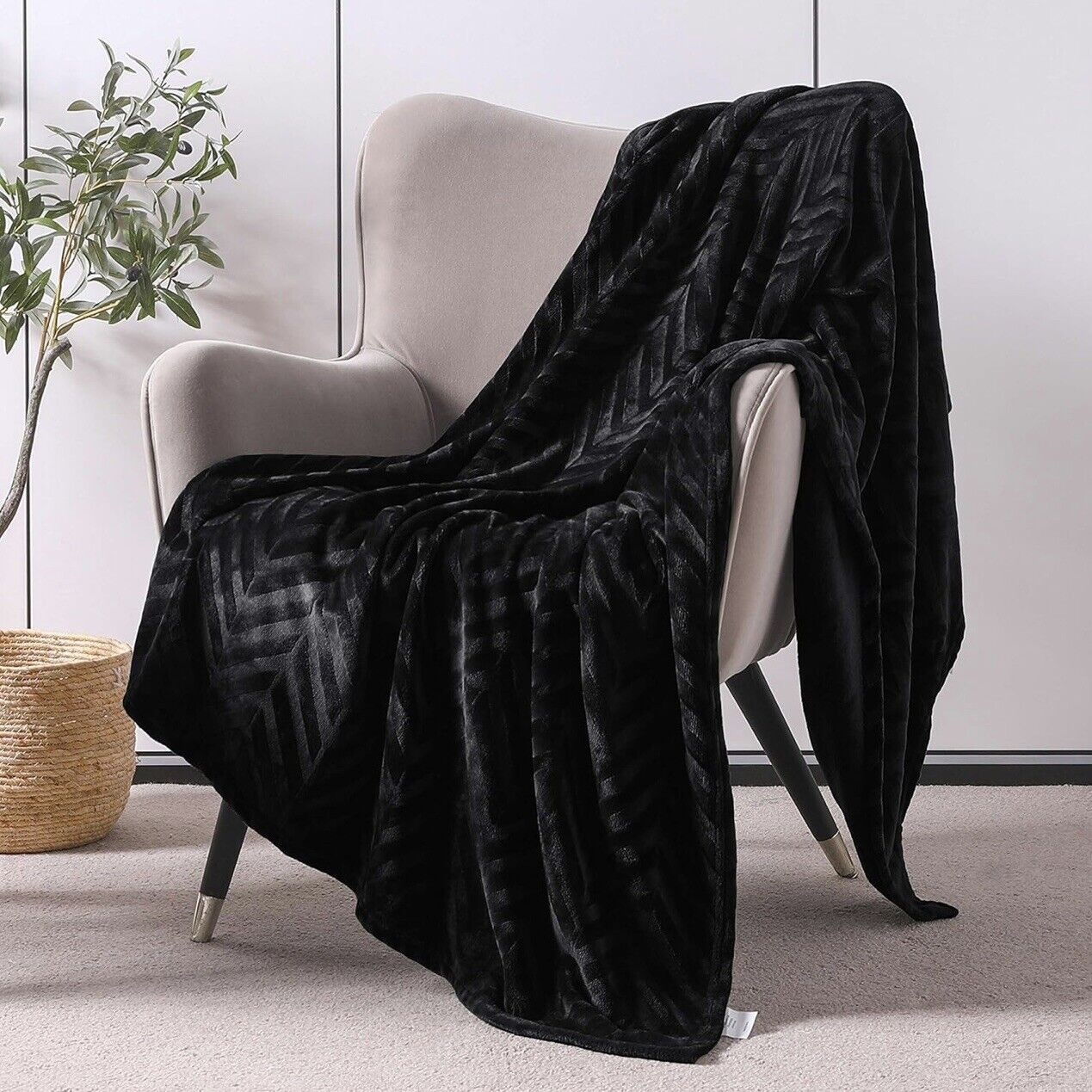 NEW West Elm Black Fleece Fuzzy Soft Throw Blanket Bedspread Bedding - 50" x 60"