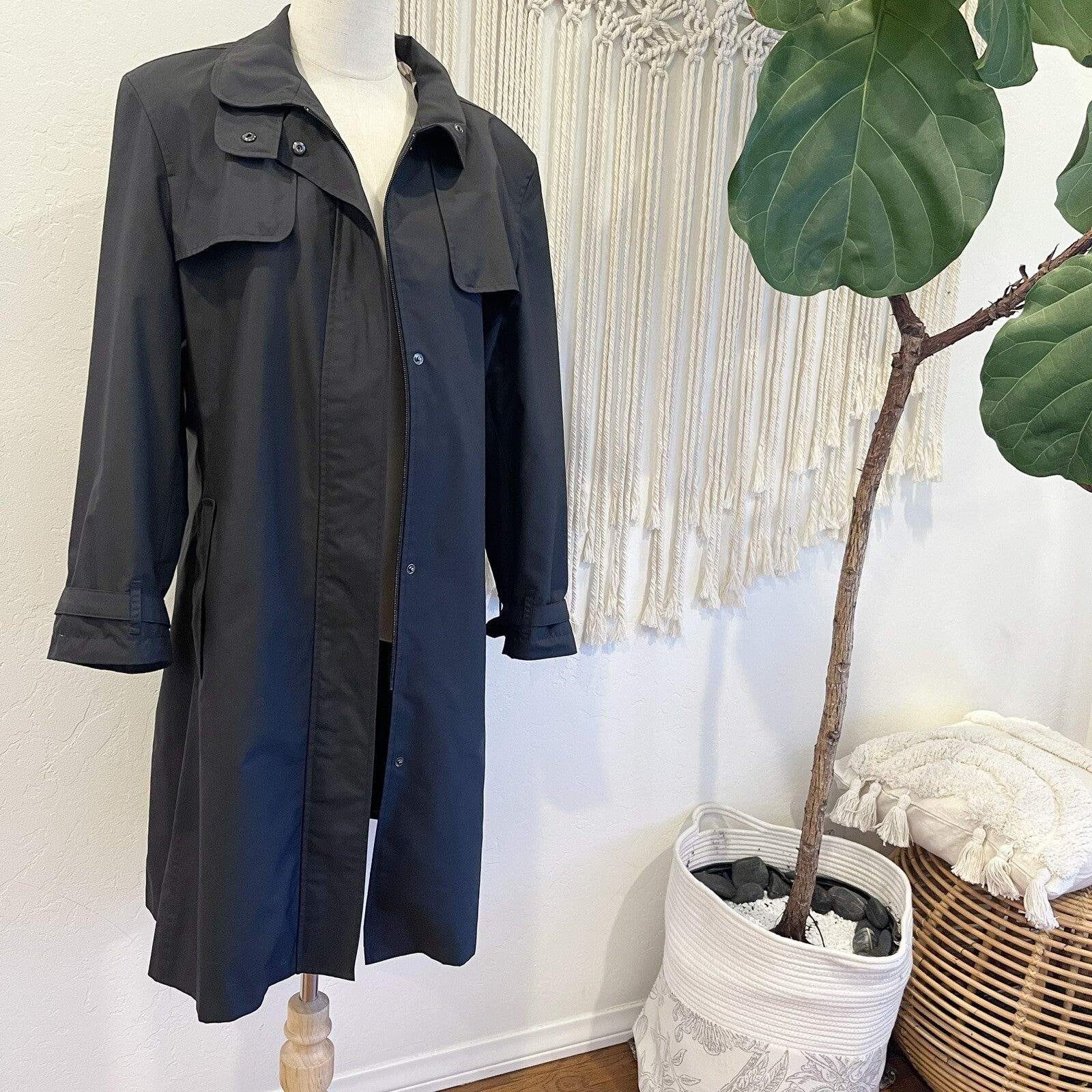 Burberry Women's Black Trench Coat Nylon Rain Coat Jacket - Size Large / 12 - 14