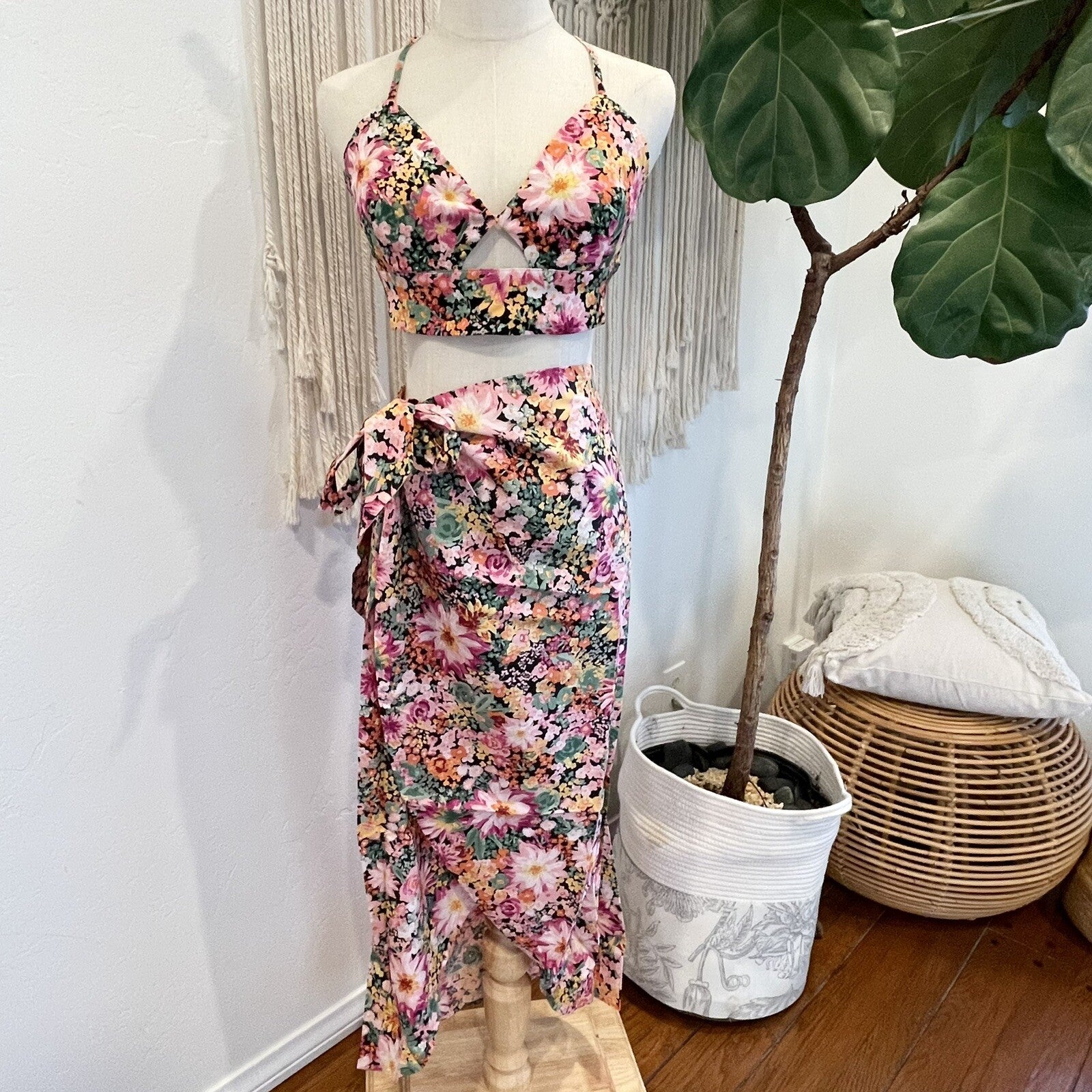 NEW Anthropologie Boho Floral Stretch Crop Top & Midi Wrap Skirt Set Size Medium