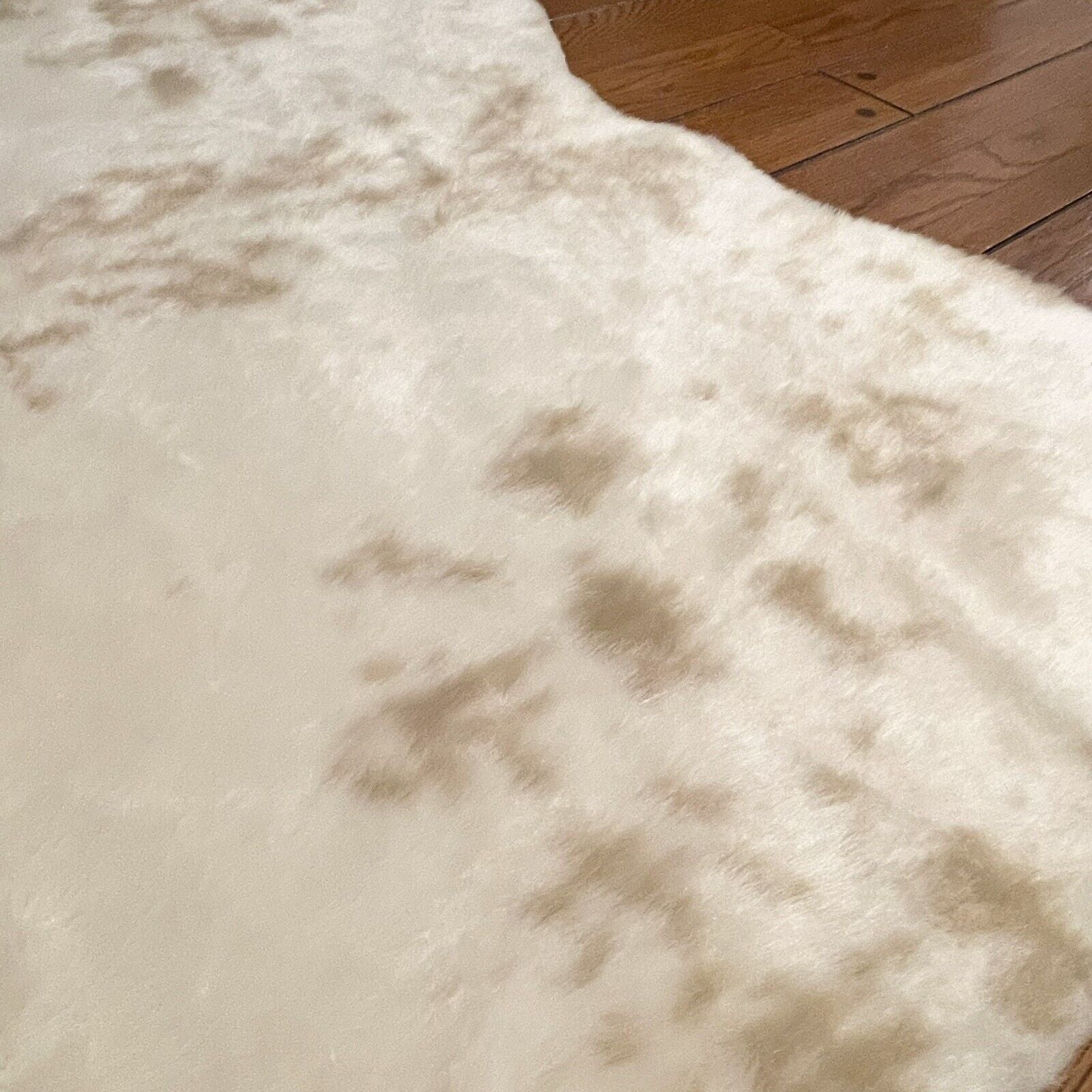 NEW West Elm XL Faux Fur Cowhide White Beige Area Rug Boho Carpet - 7’ x 5’