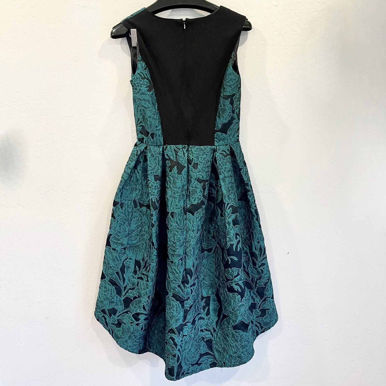 Slate & Willow Green Designer Jacquard Gabi Cocktail Party Dress Size Small / 2